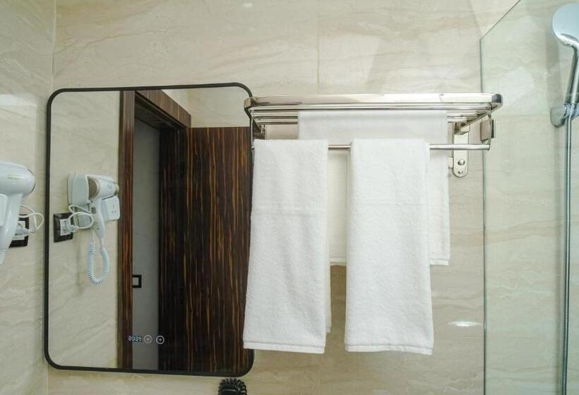 标准间带阳台, Razane Hôtel