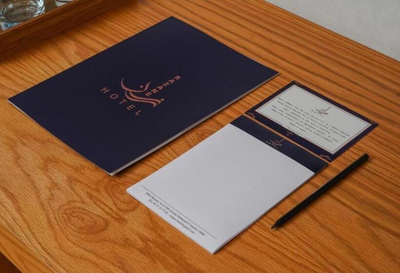 标准间带阳台, Razane Hôtel