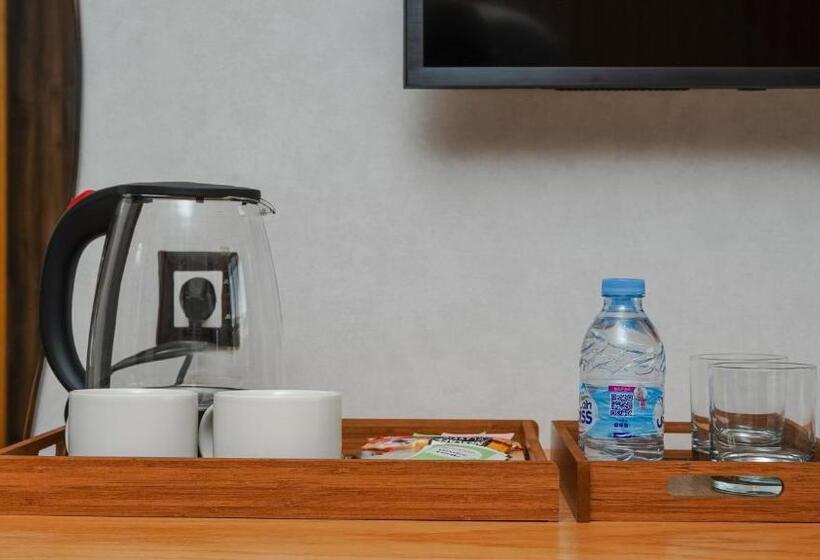 标准间带阳台, Razane Hôtel