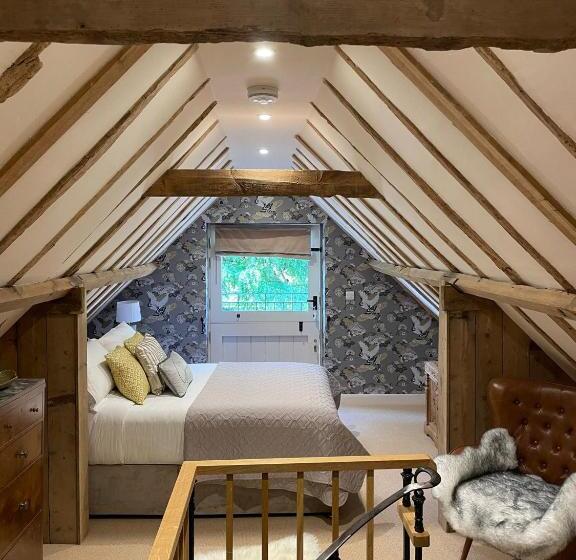 Camera Deluxe, The Manor Pen