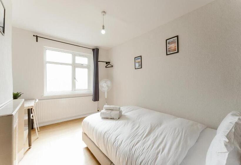 Номер Стандарт Совместная Ванная, Leyton Comfy Double Rooms   50