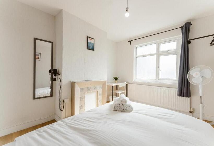 חדר סטנדרט חדר אמבטיה משותף, Leyton Comfy Double Rooms   50