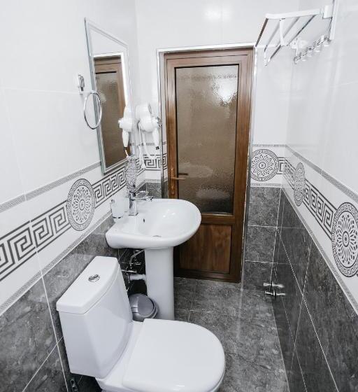 غرفة قياسية ثلاثية, Nazarxan