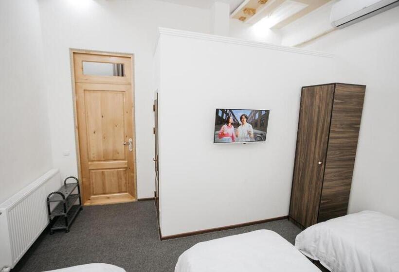 غرفة قياسية ثلاثية, Nazarxan