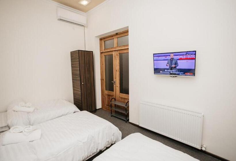 غرفة قياسية رباعية, Nazarxan