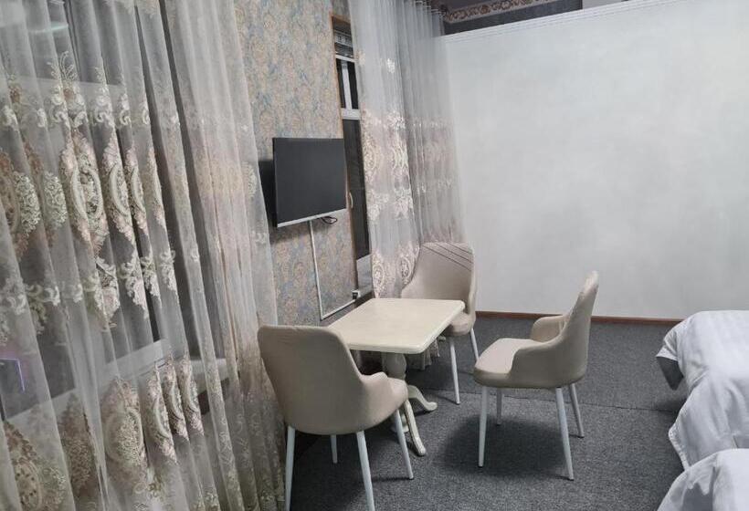 غرفة كومفورت ثلاثية, Nazarxan