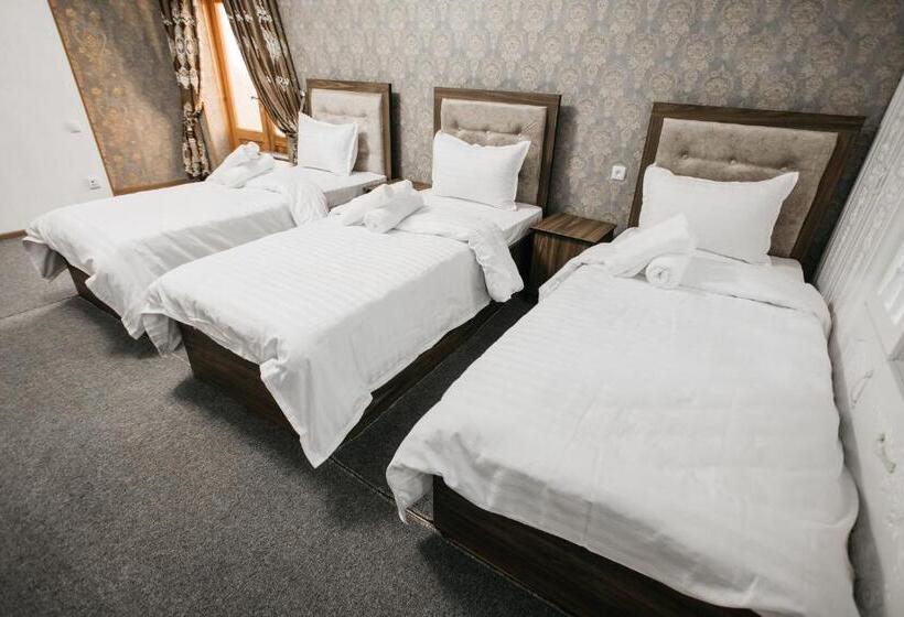 غرفة كومفورت ثلاثية, Nazarxan