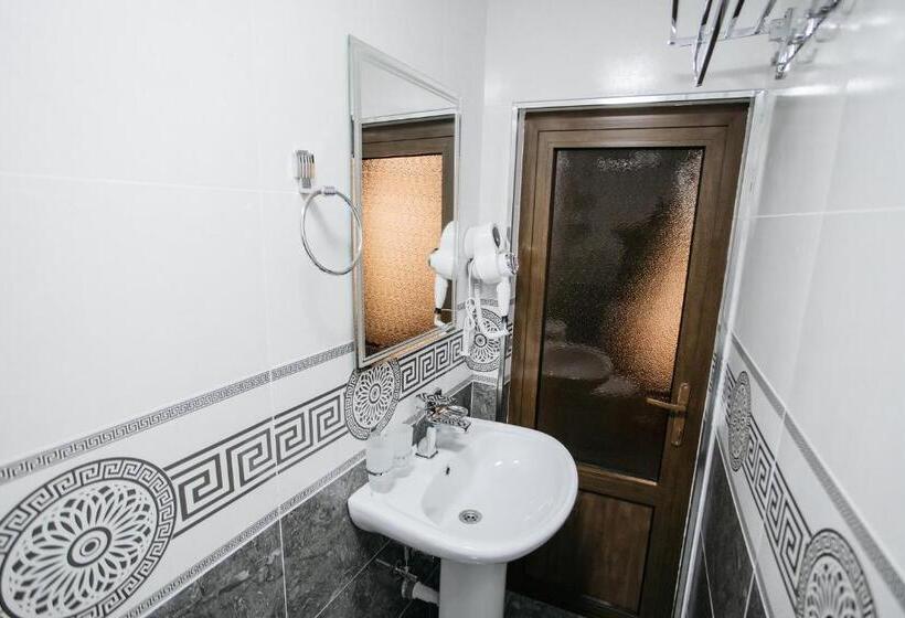 غرفة كومفورت ثلاثية, Nazarxan