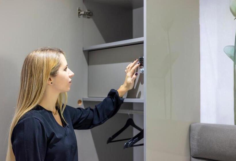 غرفة عائلية, Dem Premium Hotel   Round Trip Airport Service   Istanbul International Airport