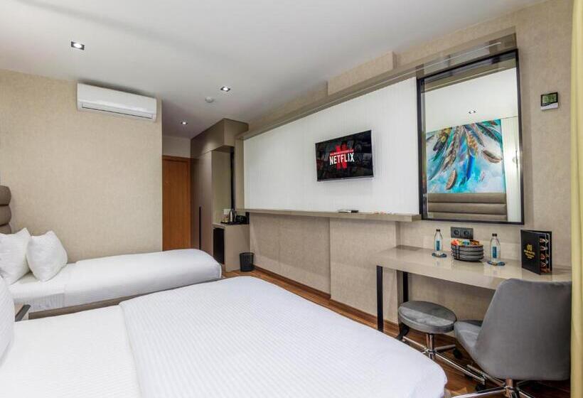 غرفة ديلوكس عائلية, Dem Premium Hotel   Round Trip Airport Service   Istanbul International Airport