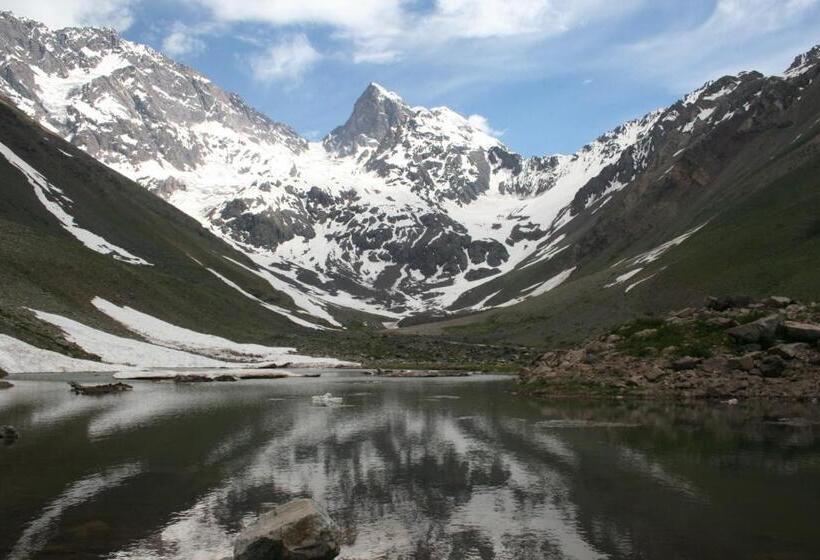 غرفة قياسية ثلاثية, Hostal Crisol