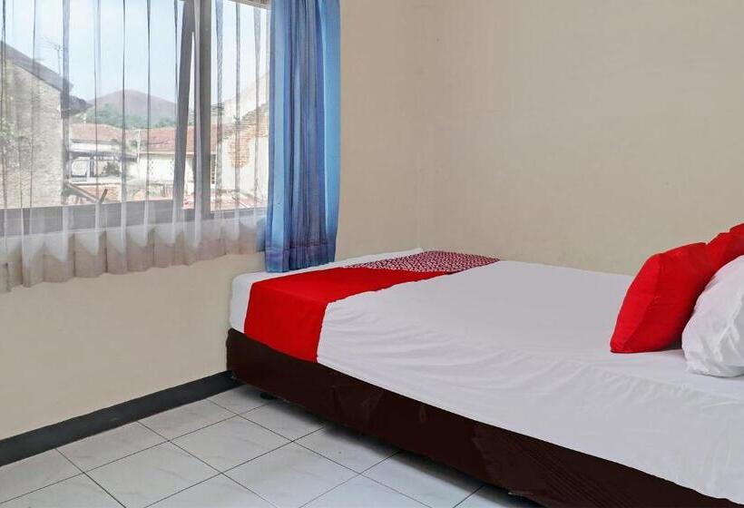 Номер Deluxe, Oyo Life 92685 Kost Arimbi