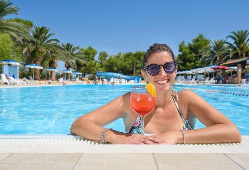 침실 1개 아파트, Isa Appartament Plus With Mezzanine, 4 Beds, Air Conditioning And Private Outdoor Area In Village Wi