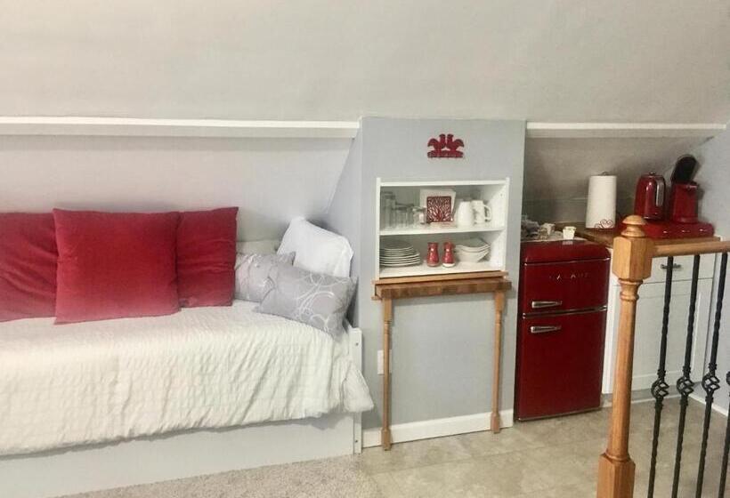 디럭스 스튜디오, Contemporary Studio