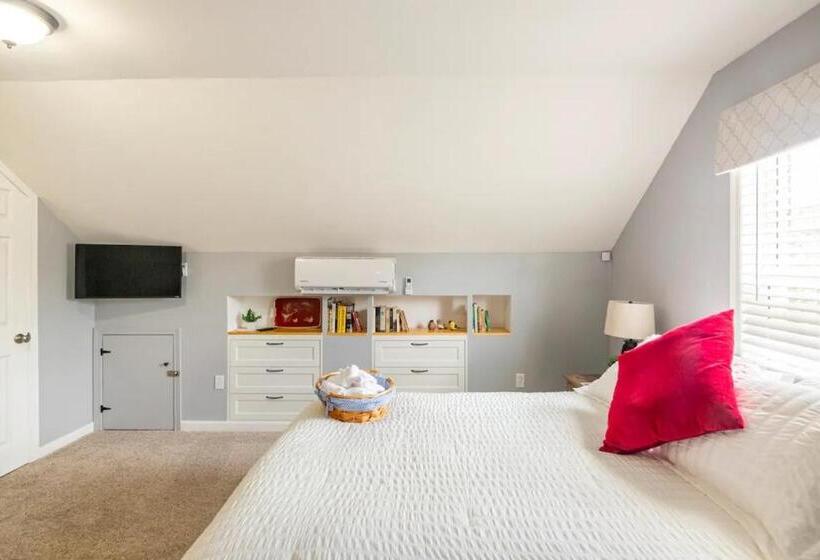 디럭스 스튜디오, Contemporary Studio