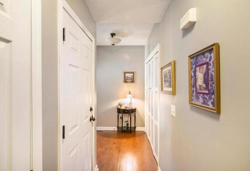 디럭스 스튜디오, Contemporary Studio