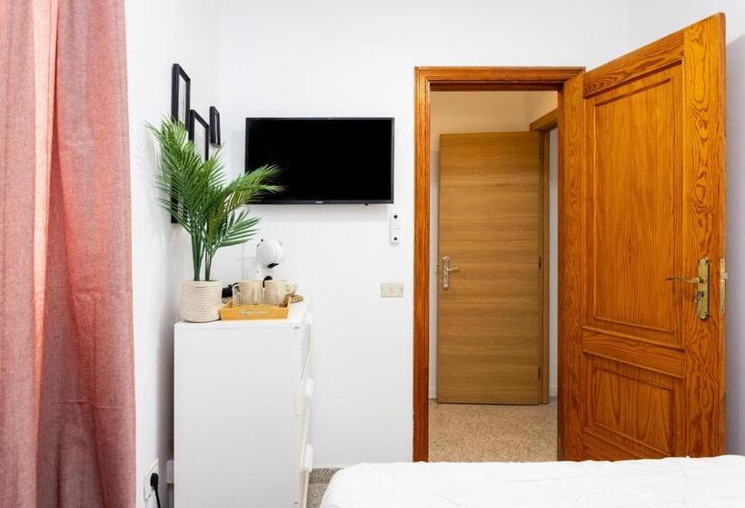 اتاق لوکس, Eden Rentals 101 Surfy Stylish Bed&coffee Room