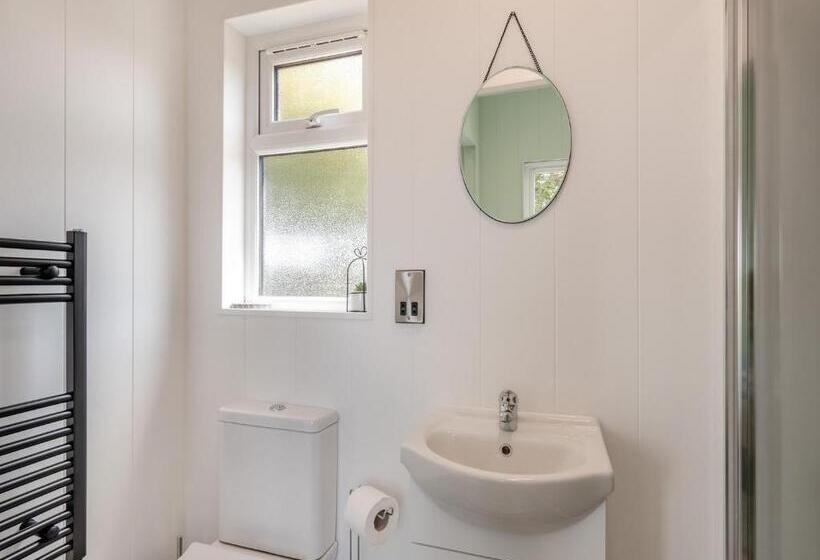 Дом 1 Спальня, Calvesland Hideaway