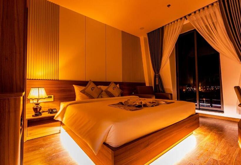 اتاق لوکس با تخت بزرگ, Tokyo Hotel Phan Rang