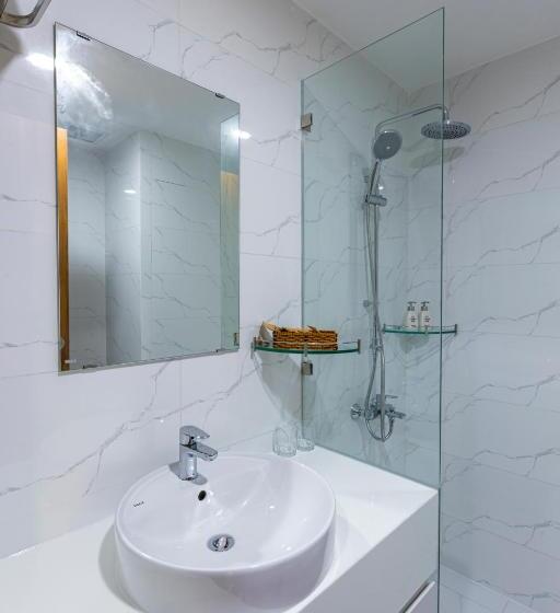 اتاق لوکس با تخت بزرگ, Tokyo Hotel Phan Rang