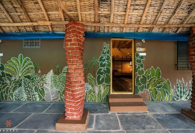 Vuode Makuusalissa, Zostel Hampi