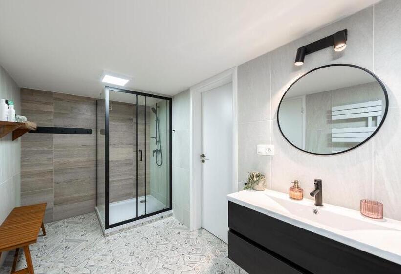 バス共有のスタンダードルーム, Kutnohorská Vyhlídka Ii