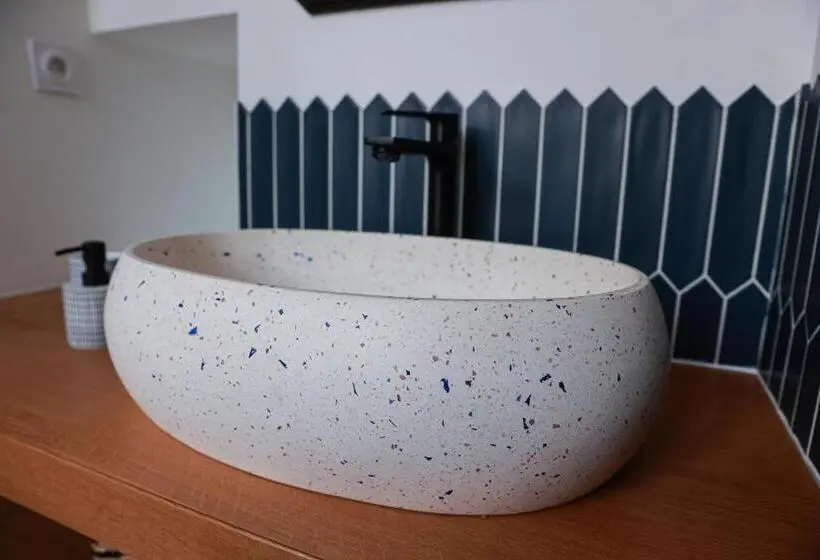 Standard-huone Allasnäkymä, Maison Arcades Chambre 2