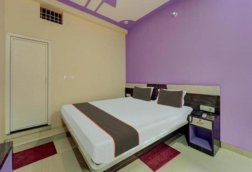 豪华三人间, Super Collection O Siddhi Vinayak Hotel & Banquets