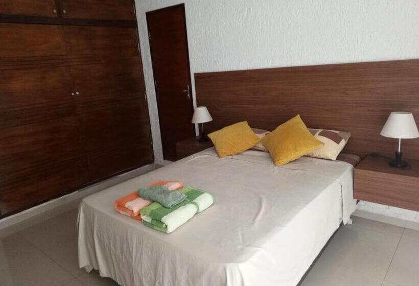 اتاق استاندارد با چشم‌انداز استخر, Guajira Hostel Scz