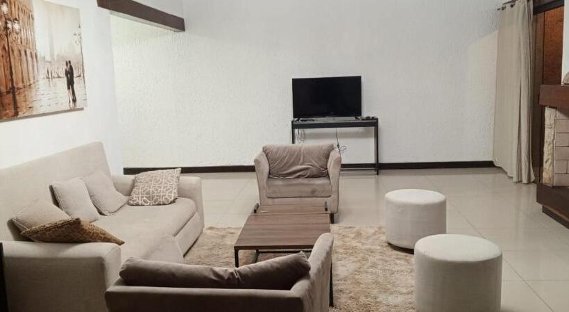 اتاق استاندارد با چشم‌انداز استخر, Guajira Hostel Scz