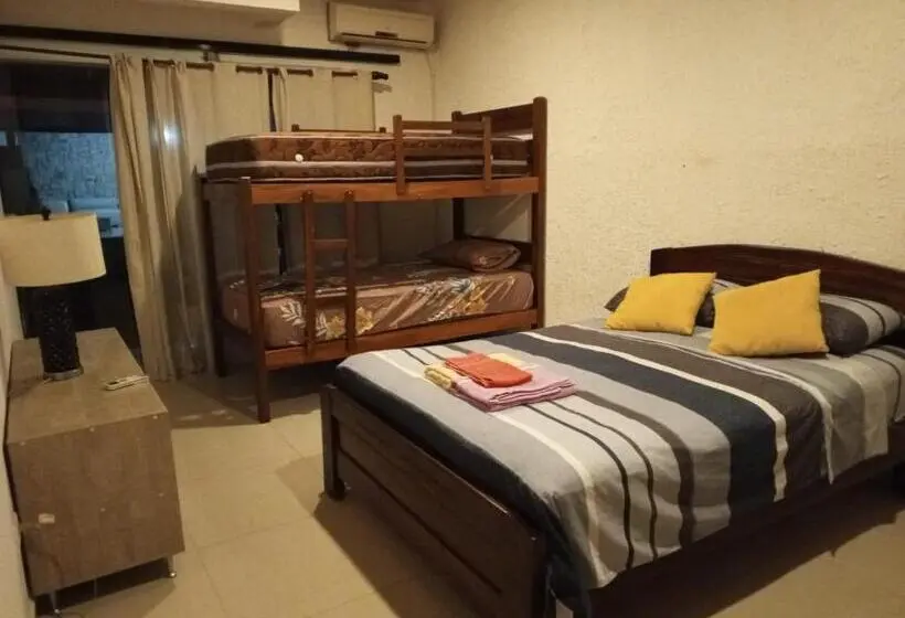 اتاق خانوادگی, Guajira Hostel Scz