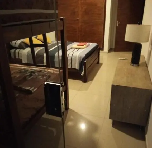 اتاق خانوادگی, Guajira Hostel Scz