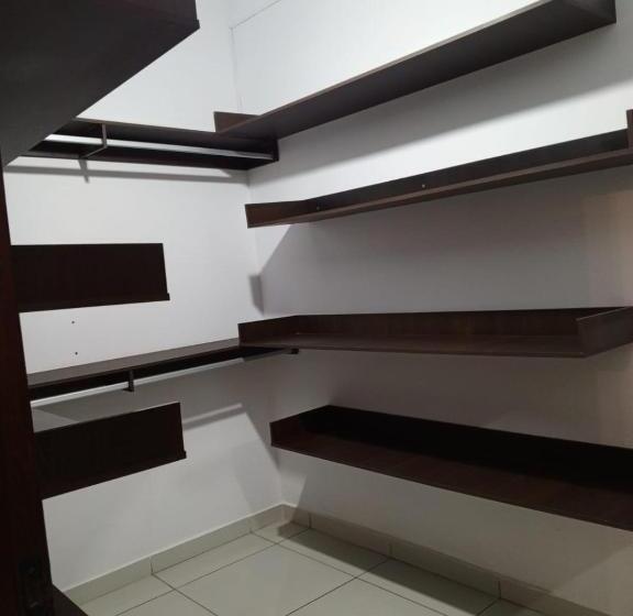 سوییت با چشم‌انداز استخر, Guajira Hostel Scz