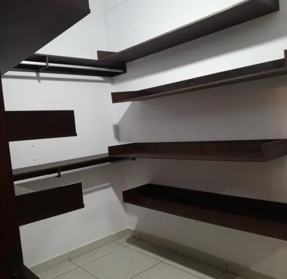 سوییت با چشم‌انداز استخر, Guajira Hostel Scz