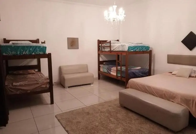 سوییت با چشم‌انداز استخر, Guajira Hostel Scz