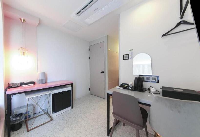 디럭스 룸, Nd 1226