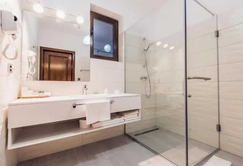 1 Bedroom Apartment Lake View, Villa Galleria