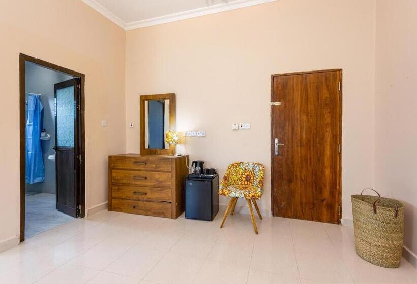 חדר דחוקס עם מיטת קינג, Shivo Guest House