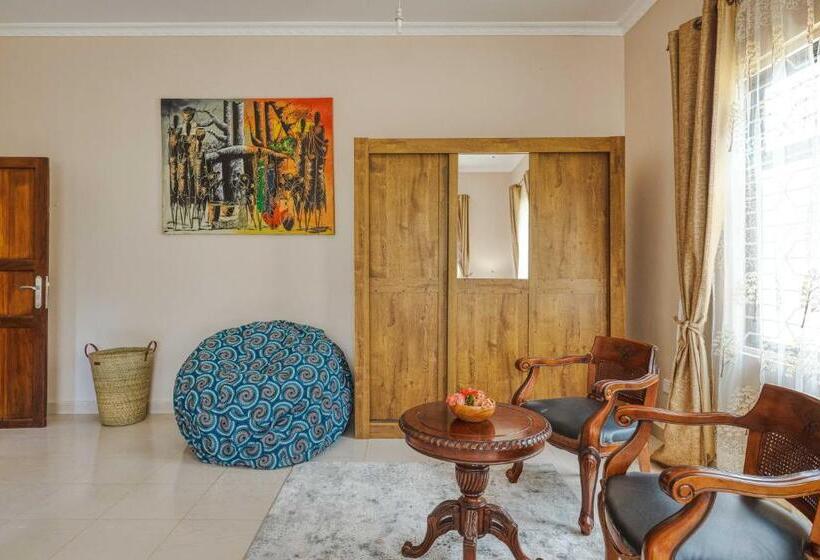 חדר דחוקס עם מיטת קינג, Shivo Guest House