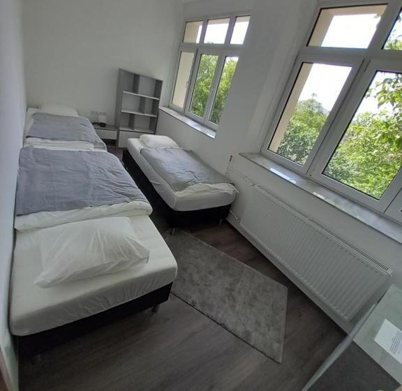 غرفة قياسية ثلاثية, Márianosztrai Zarándokszálláshely