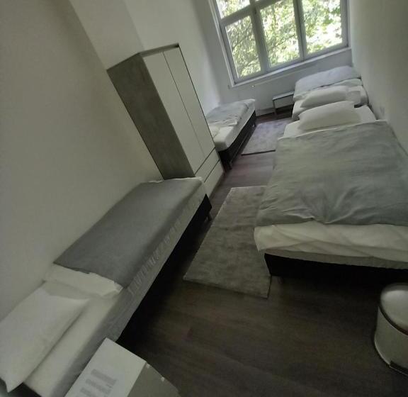 غرفة قياسية رباعية, Márianosztrai Zarándokszálláshely