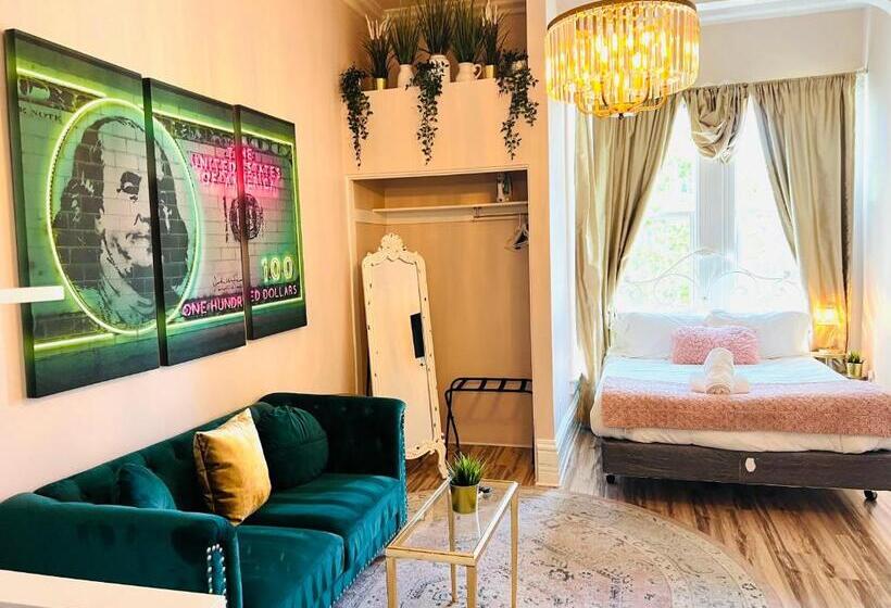 سوییت لوکس, Arthur