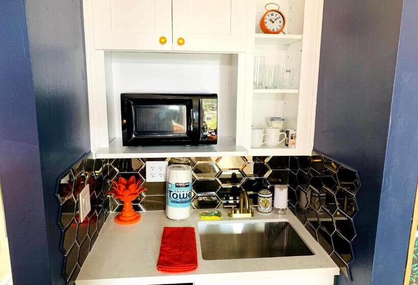 استودیوی لوکس, Arthur