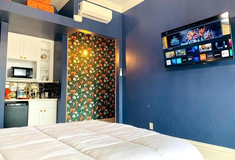 استودیوی لوکس, Arthur