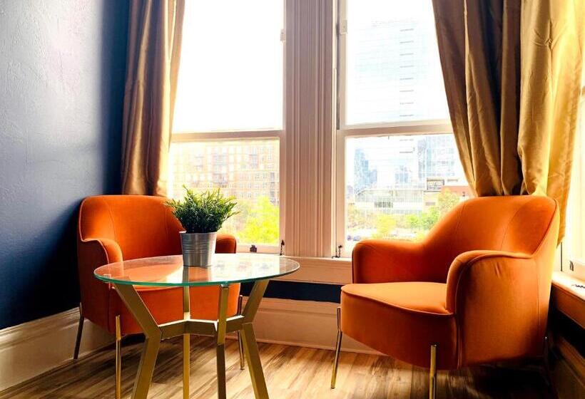 استودیوی لوکس, Arthur