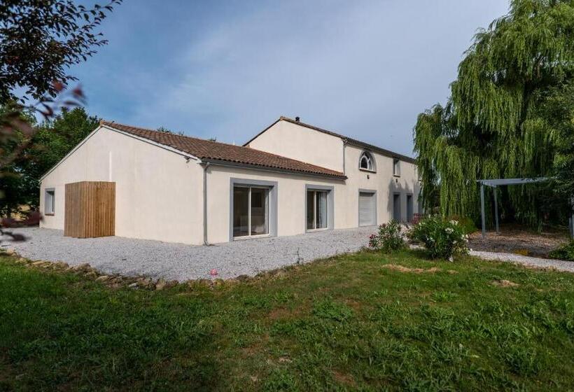 Номер Стандарт Вид на Сад, Chez Phil