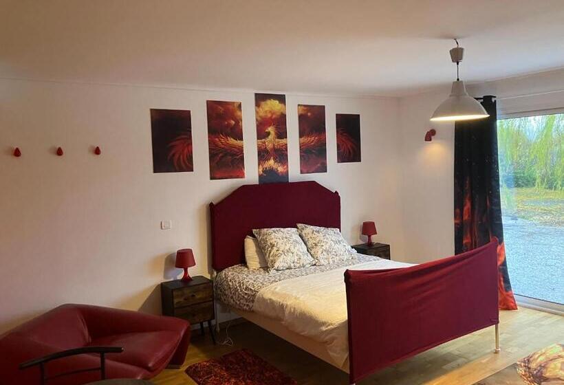 Номер Стандарт Вид на Сад, Chez Phil