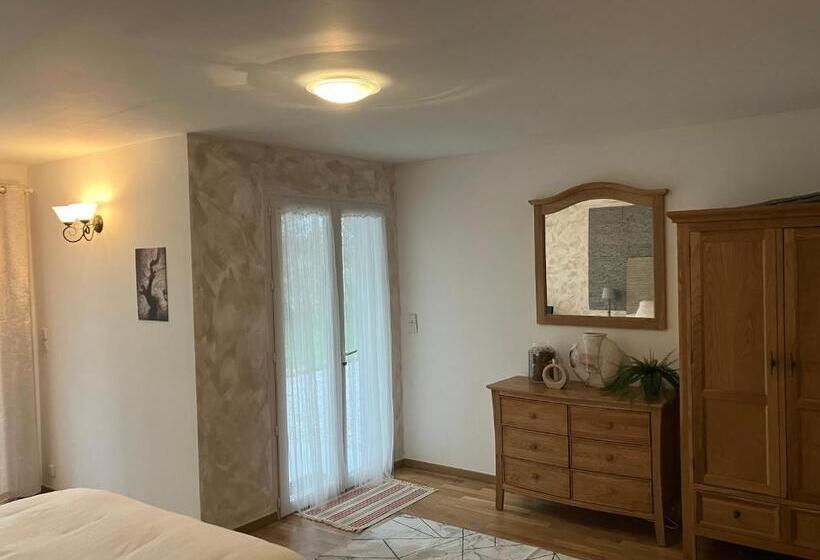 Номер Стандарт Вид на Сад, Chez Phil