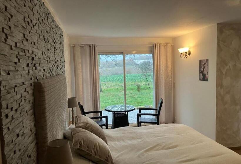 Номер Стандарт Вид на Сад, Chez Phil