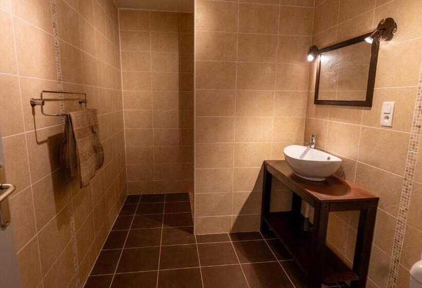 Номер Стандарт Вид на Сад, Chez Phil